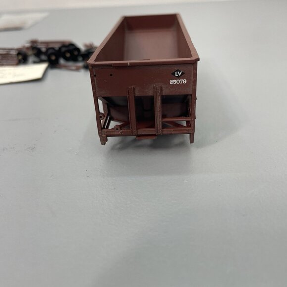 Stewart HO Lehigh Valley 25079 Fishbelly 55 Ton 6 Panel 2 Bay Hopper Train Car - Picture 11 of 12